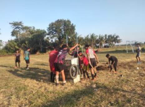 Pemdes Penganjang Dukung Masyarakat dan Pemuda Bangun Lapangan Sepak Bola